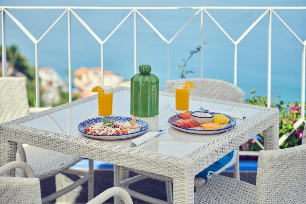 Hotel Luxury Patio Azul (Adults Only) Puerto Vallarta Exterior foto A typical breakfast