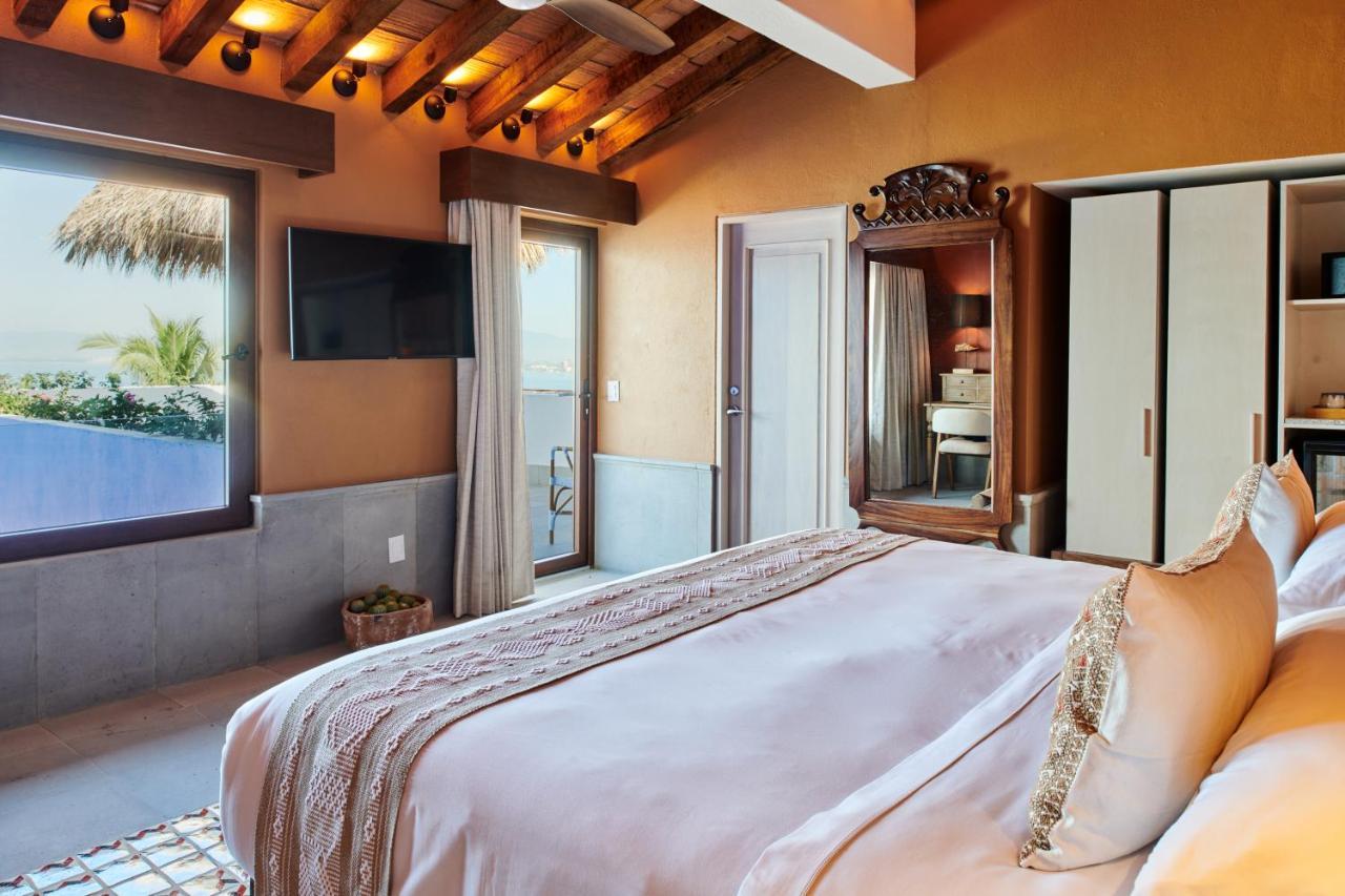 Hotel Luxury Patio Azul (Adults Only) Puerto Vallarta Exterior foto A bedroom at the hotel